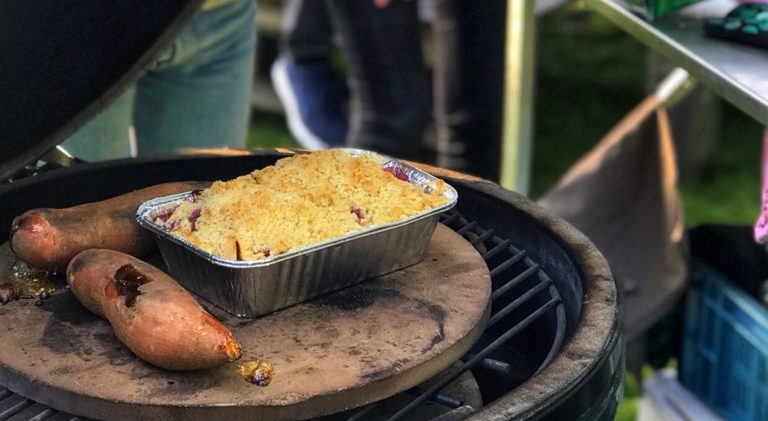 Crumble van appel en kersen