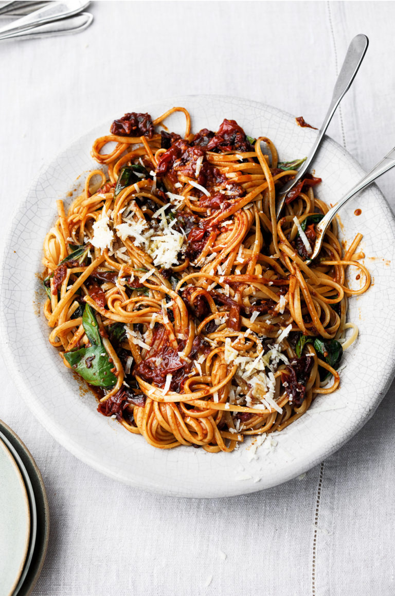Fettuccine met pittige cherrytomatensaus