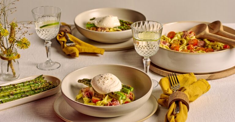 Recept: Tagliatelle met Pesto alla Genovese, burrata, Parmaham en gegrilde groene asperges