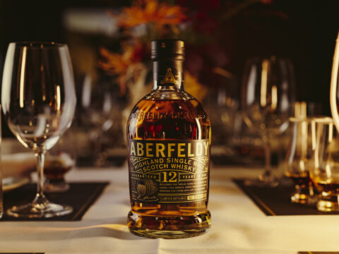Fles Aberfeldy whisky met whiskyglazen