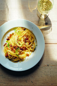 Spaghetti met knoflookkruimels