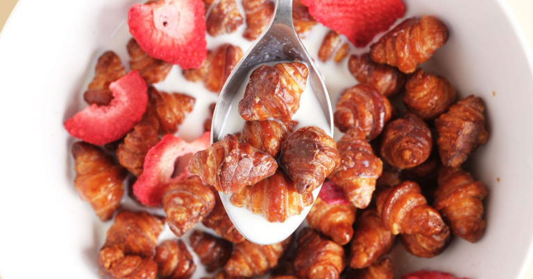 Croissant cereal is het gezelligste ontbijt ooit (en niet eens zo moeilijk te maken)