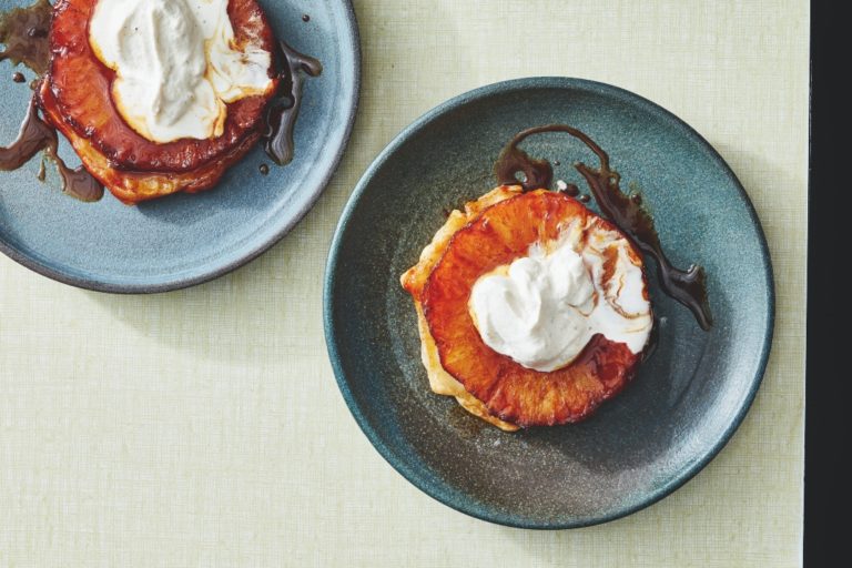 Recept: ananas tarte tatin met kecapkaramel