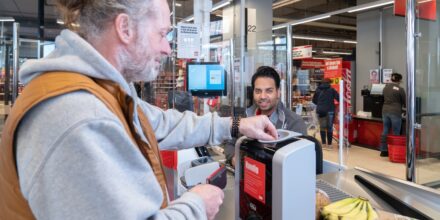 Aan de kassa Dirk supermarkt