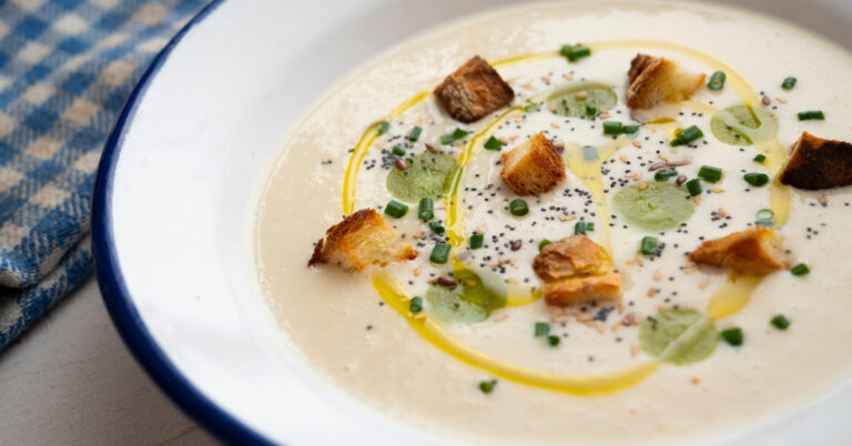 Recept: Ajo Blanco, koude knoflook-amandelsoep uit Spanje