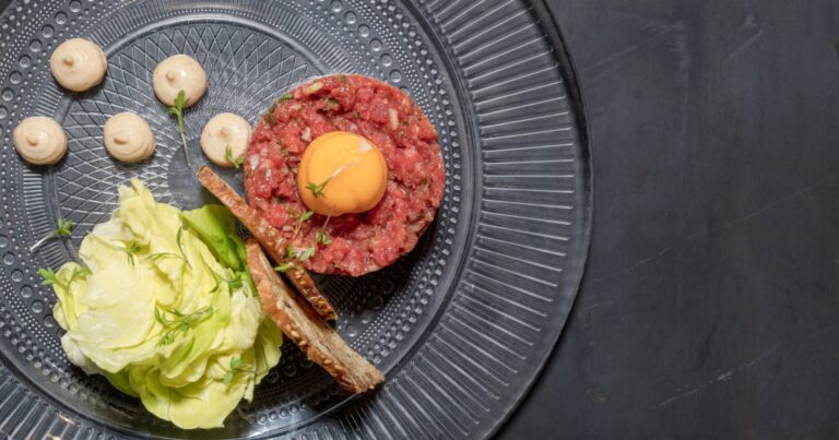 Recept: zo maak je de beroemde steak tartaar van BAUT thuis