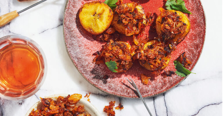 Recept: Bakbanaan canapés met crispy bakkeljauw