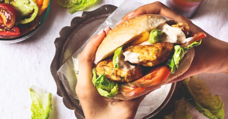 Recept: Gegrilde visballetjes uit de Turkse Keuken van Karsu