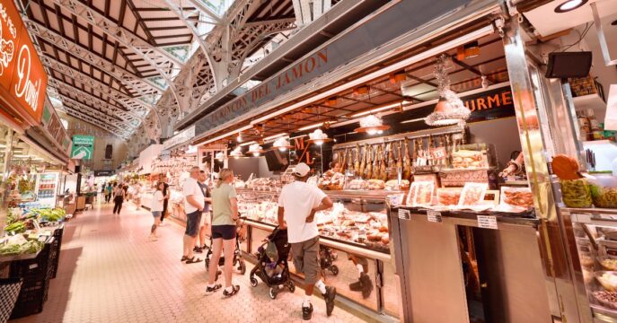 Bezoekers bij de centrale markt Valencia