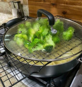 Broccoli stomen pan