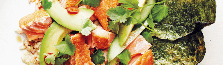 Zalm, avocado en geroosterde nori