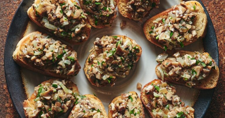 Ultiem borrelhapje: Bruschetta met paddenstoelentapenade