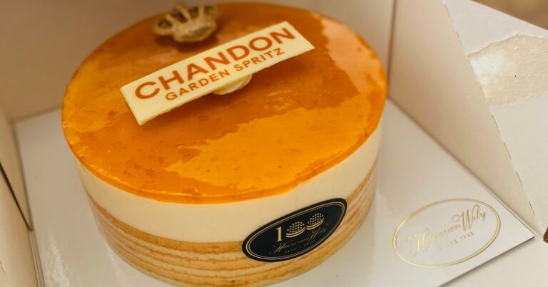 Belachelijk lekker: deze CHANDON Garden Spritz taart van Huize van Wely