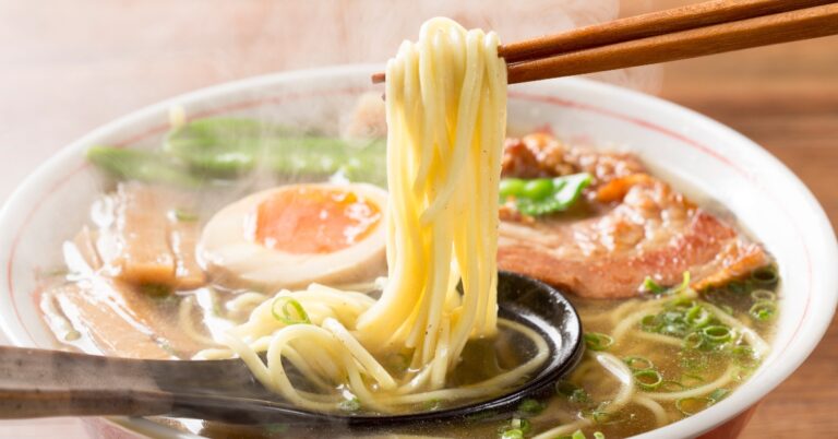 Simpel trucje: zo maak je ramen van spaghetti