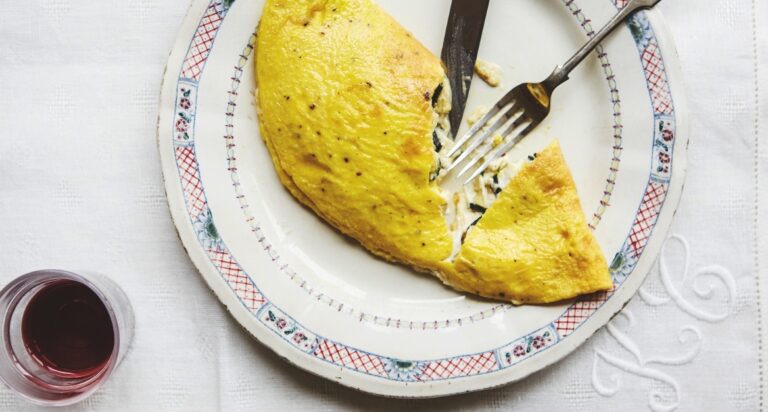 Recept: Frittata gevuld met ricotta en Parmezaan