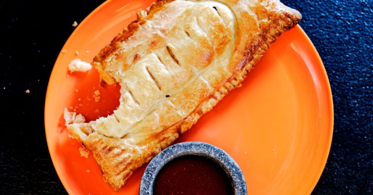 Zo maak je ze zelf: Frikandelbroodjes