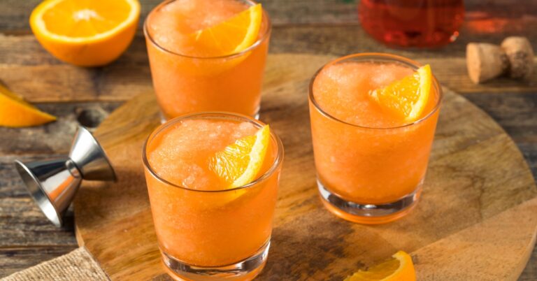 Aperol Frosé, oftewel een frozen Aperol Spritz, is hét nieuwe zomerdrankje