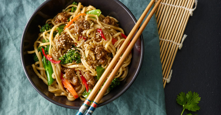 Recept: vega(n) roerbakgerecht met pulled oats