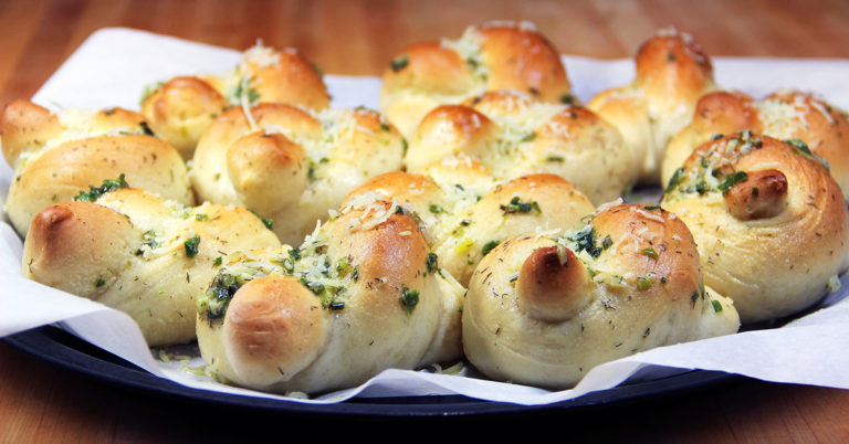 Recept: garlic knots, supersnelle knoflookbroodjes