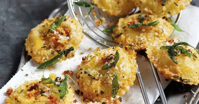 Recept: gefrituurde ravioli met Parmezaanse kaas
