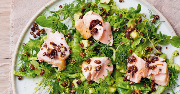Lekkere maaltijdsalade met geroosterde zalm