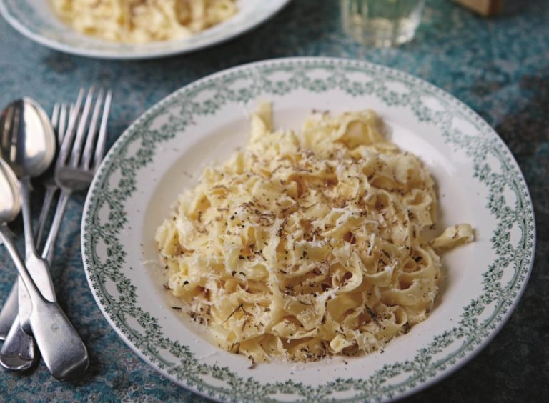 Goldie Hawn’s fettuccine alfredo