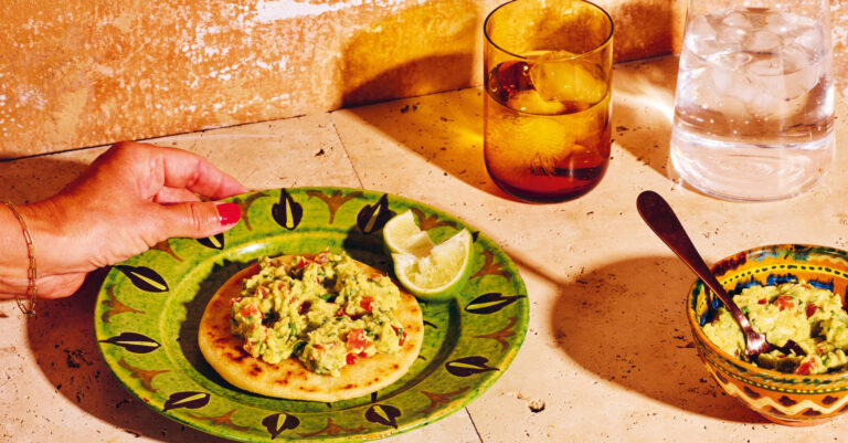 Zo maak je Mexicaanse gordita’s met chilipeper en kaas
