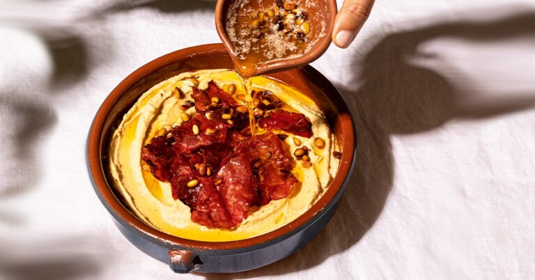 Recept: Hummus met Turkse pastrami van Karsu