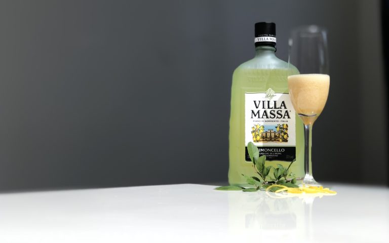 Lemon cheesecake cocktail
