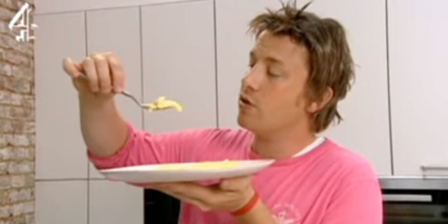 Inschrijven Tientallen gelijktijdig Jamie Oliver weet het al jaren: zo maak je de perfecte omelet | FavorFlav