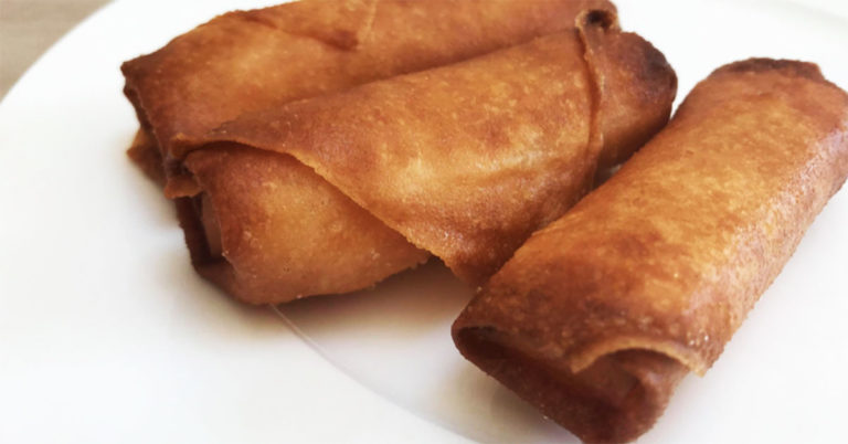 Borrelsnacks in corona-tijd: maak zelf kaastengels