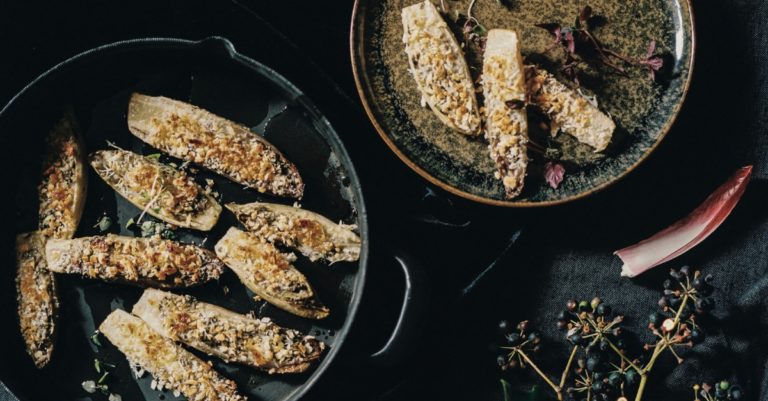 Recept: Gekonfijte witlof met ansjovis en parmezaan