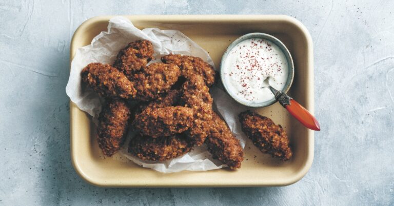 Recept: Kibbeh met knoflook-munt labneh uit het Midden-Oosten