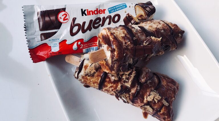 Om meteen zelf te maken: belachelijk lekkere Kinder Bueno-ijsjes