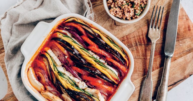 Recept: kleurrijke groentemillefeuille met geitenkaas
