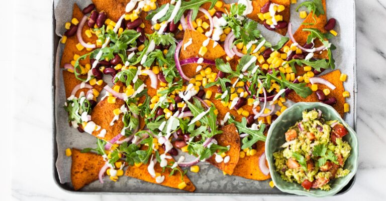Recept: Loaded veggie nachos met zelfgemaakte tortillachips