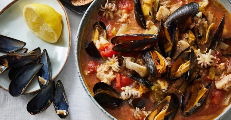 Zo maak je de lekkerste Mediterrane vissoep met aïoli