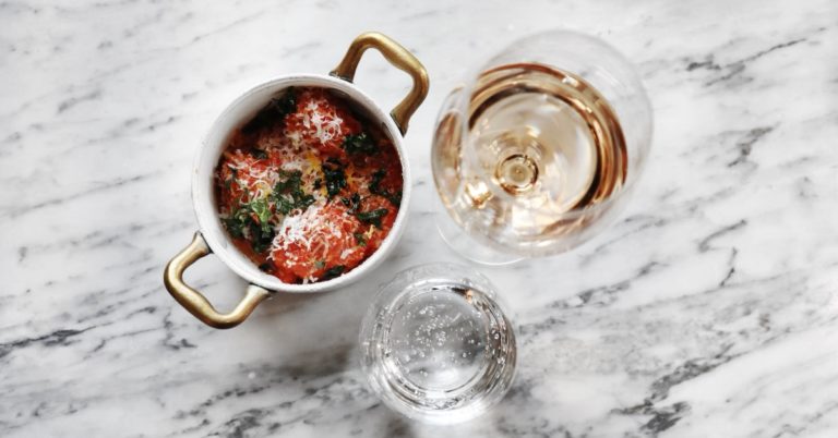 Recept: de iconische Marinara Meatballs van restaurant Jansz.