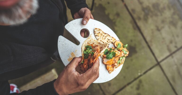 Naanbrood met kiptandoori van sterrenchef Soenil Bahadoer