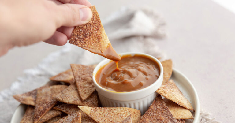 Recept: zoete tortillachips met karamelsaus