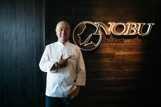 Chef Nobu Matsuhisa voor zijn NOBU Restaurant