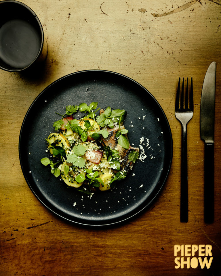 Aardappelsalade met wilde kruiden