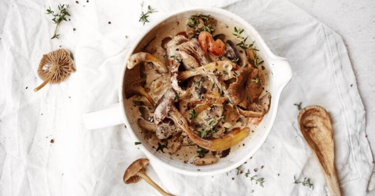 Recept: Paddenstoelen in romige sherrysaus