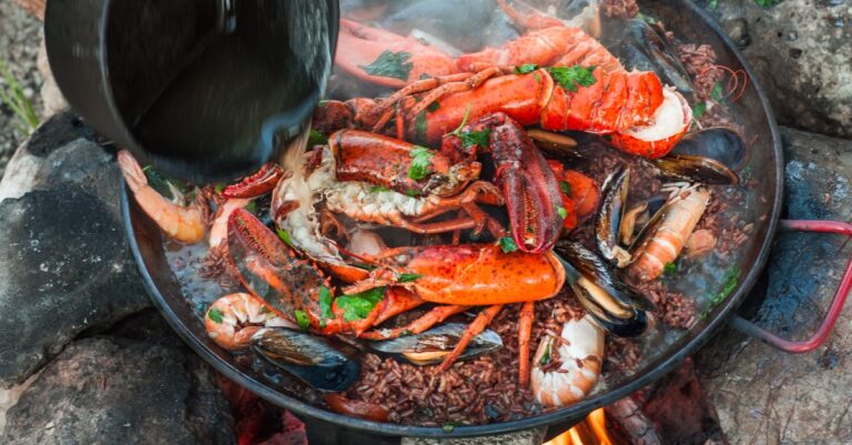 Recept: Paella met kreeft, mosselen, garnalen en langoustines