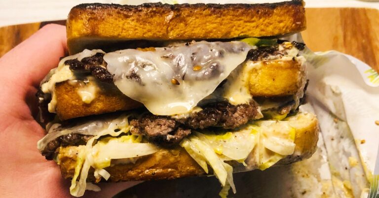 Snackspert: “Mijn hormonen sloegen op hol toen ik deze Big Mie-toast van PAINDEMIE uit de verpakking haalde”