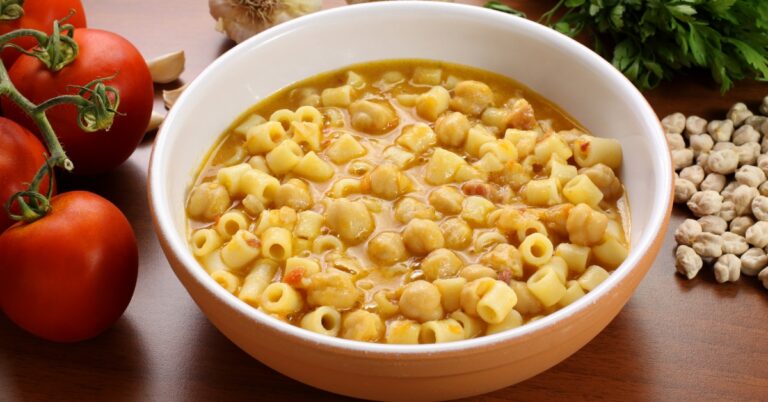 Dit pastagerecht is net zo lekker als pasta carbonara, maar ken je nog niet (en zo maak je het)