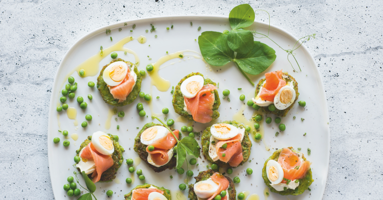 Recept: Doperwtenkoekjes met gerookte zalm