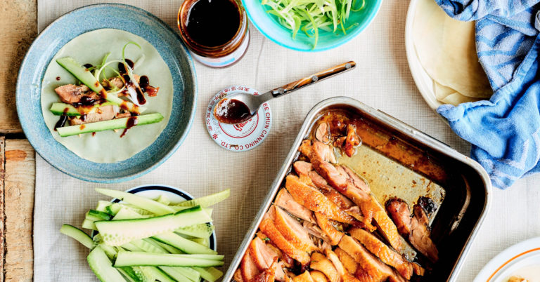 Recept: Geroosterde Pekingeend met pannenkoekjes en hoisinsaus