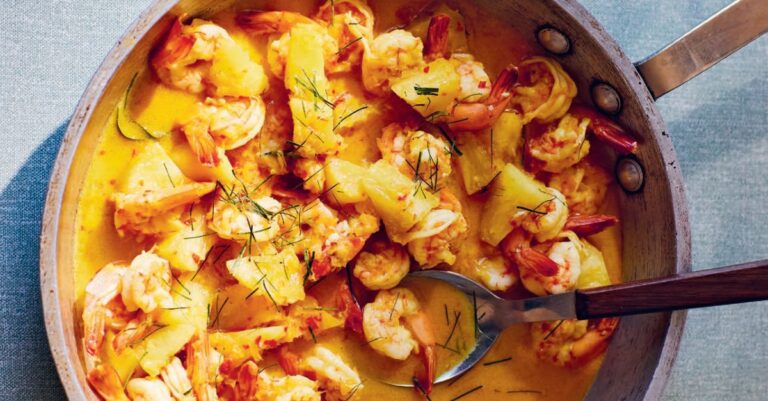 Recept voor de lekkerste garnalencurry met ananas uit het kookboek Agak Agak