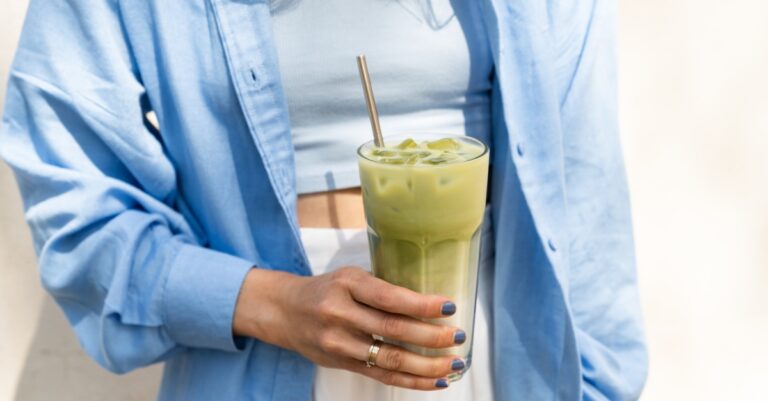 Wil je nu maken: deze frisse, romige pistache iced latte